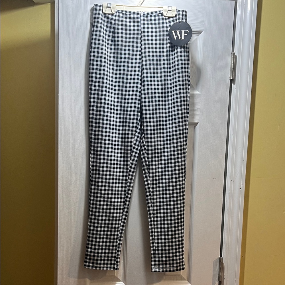 NWT- Woman’s White Fox Boardwalk Pants. Black Gingham. Zip up back. -size XS